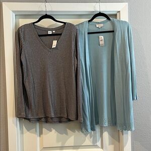 Bundle : Gray V-Neck Top and Light Blue Cardigan